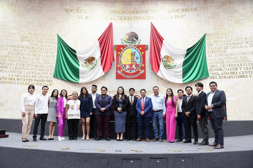 Rinde-protesta-Congreso-Juvenil-Cooperativo-por-Oaxaca-en-sede-del-Poder-Legislativo_1