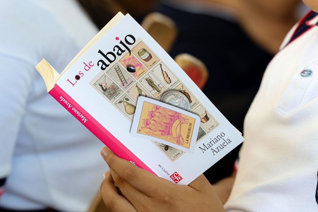 FOTO-3-GOBERNADOR-LECTURA-LOS-DE-ABAJO