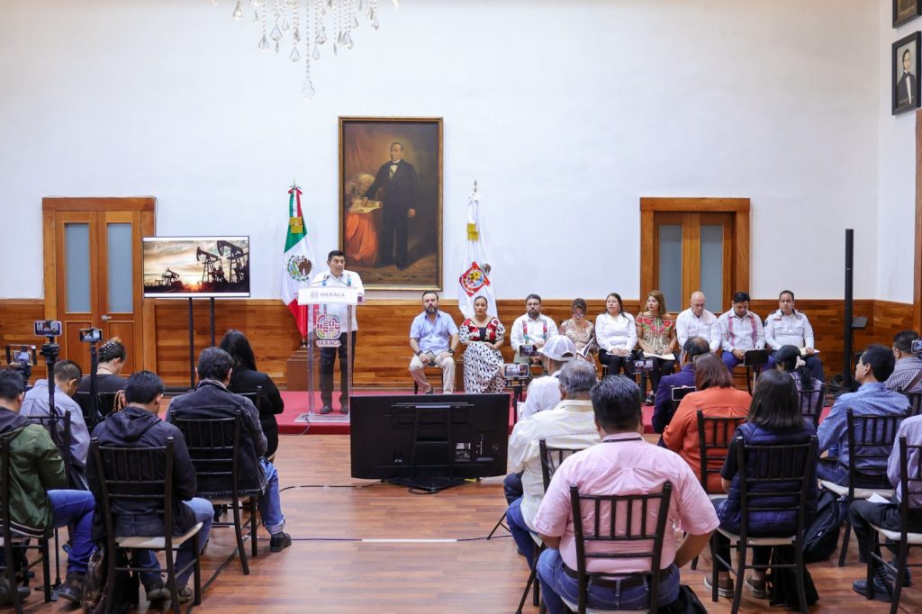 GOBERNADOR-CONFERENCIA 18 MAR 2
