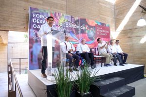 GOBERNADOR-FORO-DE-ECONOMIA-1