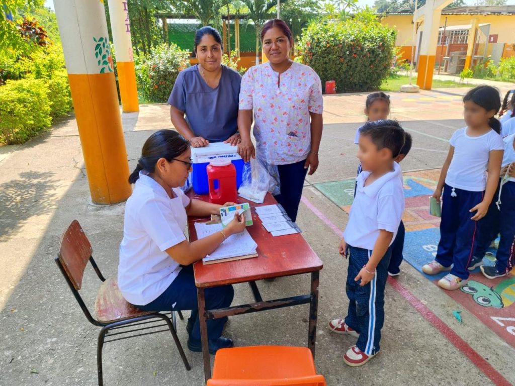 16 de abril de 2024.-Refuerzan Jornada de Vacunación en escuelas de la Jurisdicción Sanitaria 3 Tuxtepec 02 (1)