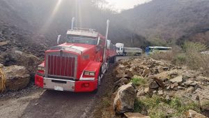 Abren-circulacion-en-carretera-Oaxaca-Istmo-2