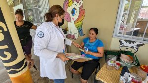 Atienden-brigadas-medicas-a-personas-afectadas-por-lluvias-en-San-Francisco-Ixhuatan-5