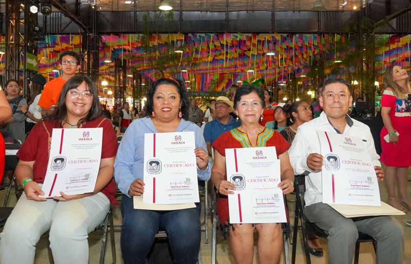 Entrega Sedeco certificados de la marca Hecho en Oaxaca-3