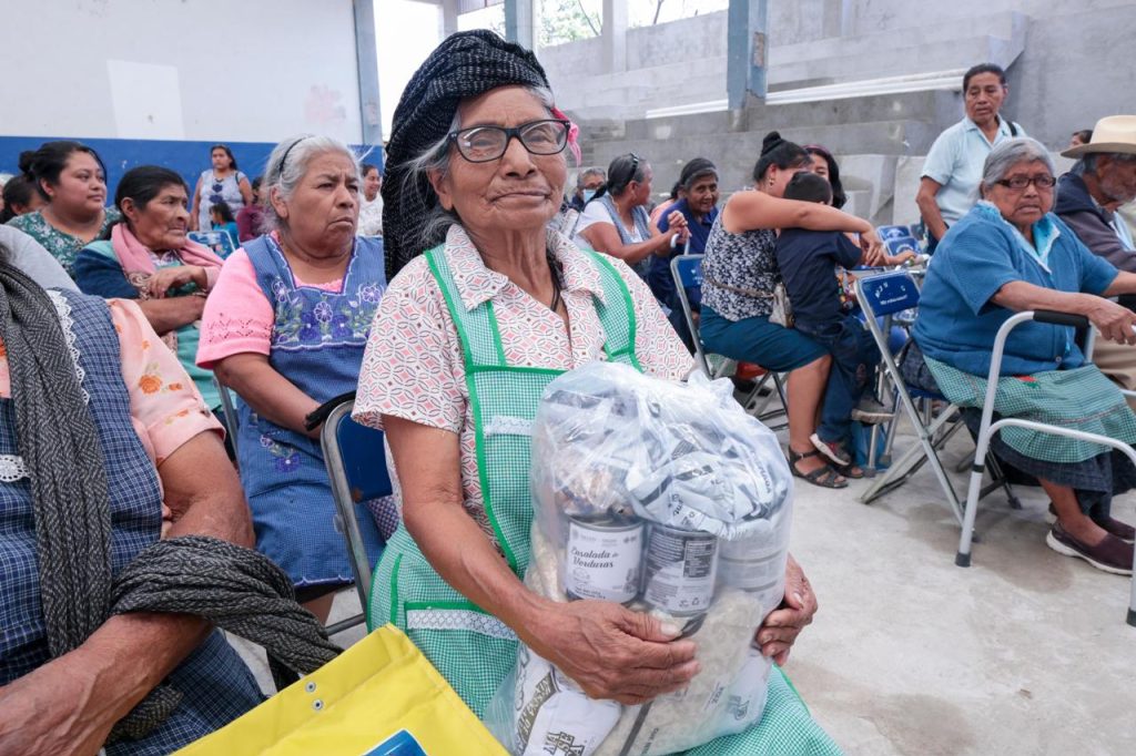 Mas-de-302-mil-oaxaquenas-y-oaxaquenos-recibiran-su-primera-dotacion-alimentaria-del-ano-por-parte-del-DIF-Oaxaca-7