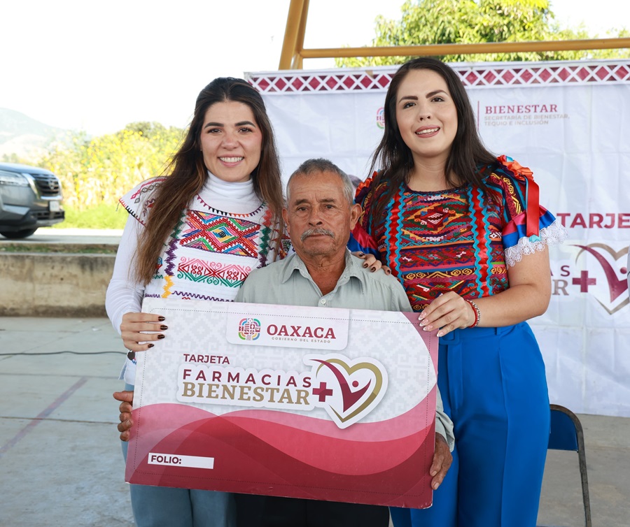 Habitantes de la agencia La Unión, reciben tarjetas Farmacias Bienestar-3