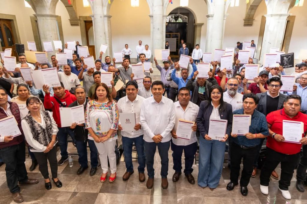 Entrega Salomón Jara validaciones a 145 Planes Municipales de Desarrollo-6