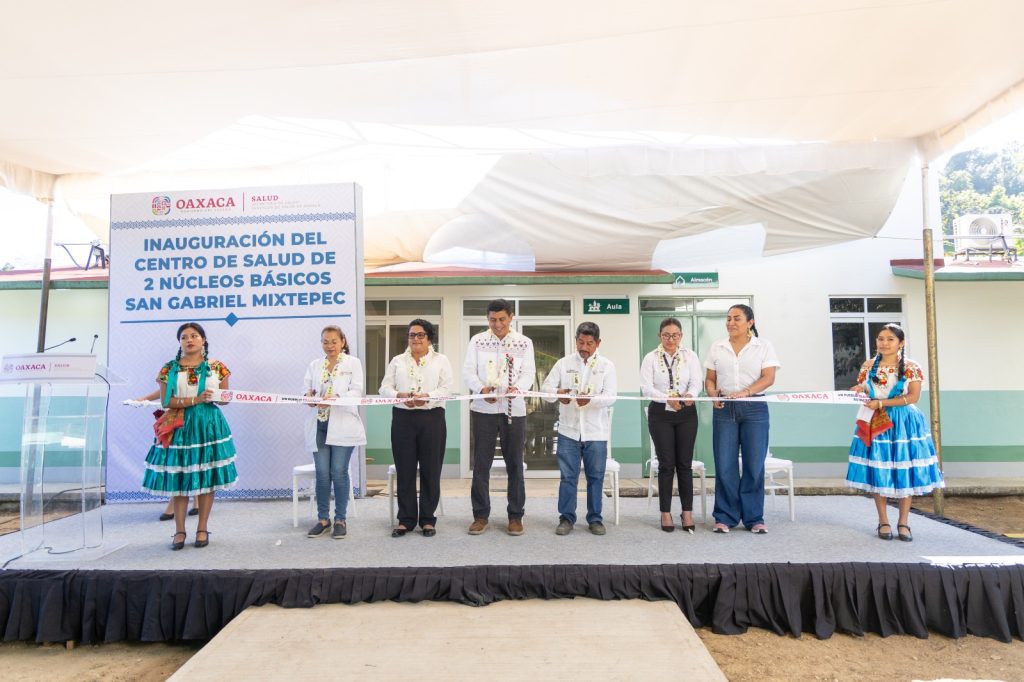 Inaugura Gobernador Salomón Jara Centro de Salud en San Gabriel Mixtepec 6