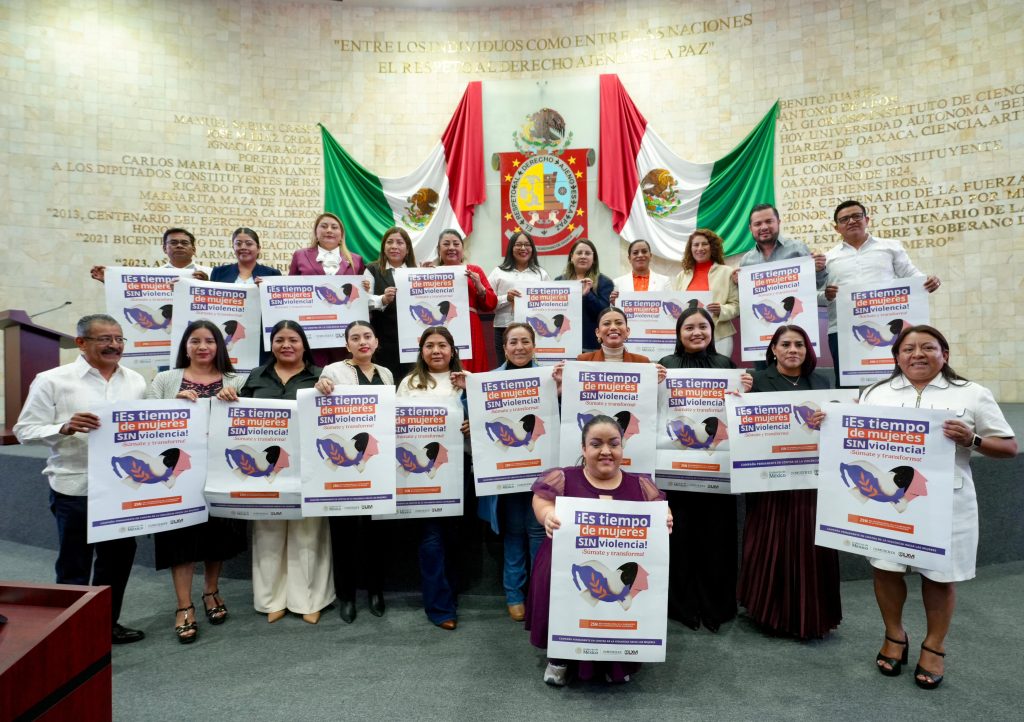 Personas legisladoras con cartel_Violencia de Género