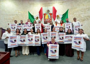 Personas legisladoras con cartel_Violencia de Género