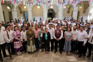 Entrega Gobierno del Estado acreditaciones a autoridades municipales-5