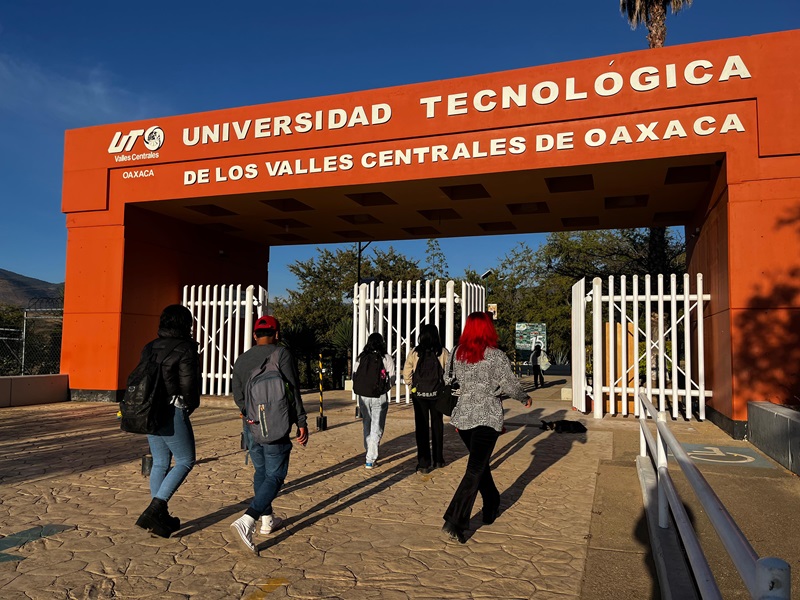 Estudiantes de UTVCO inician cuatrimestre enero-abril 2025 4 (1)