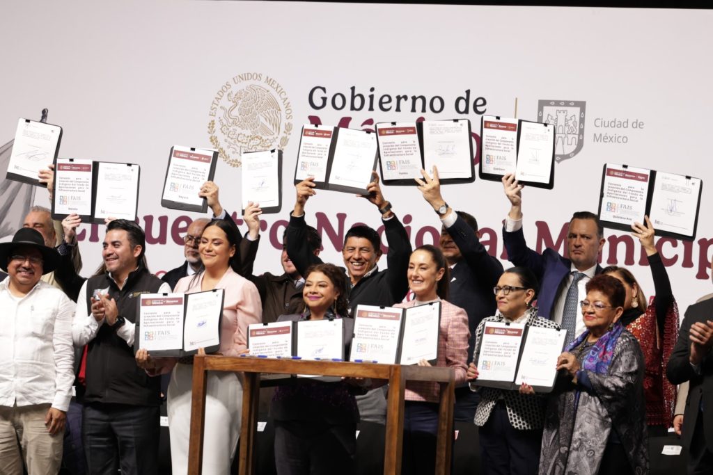 Firma Salomón Jara Cruz convenio para la creación del componente indígena del FAIS (3)