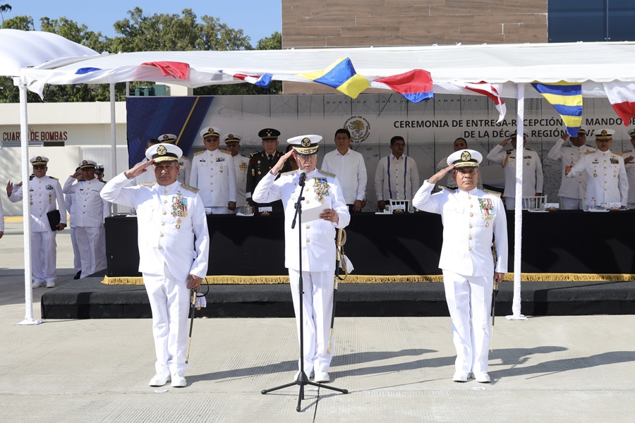 03-GOBERNADOR-Atestigua Gobernador de Oaxaca toma de protesta de nuevo Comandante de la Décima Región Naval