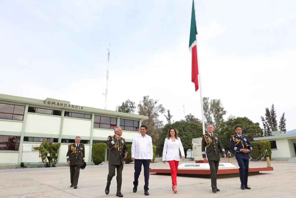 Asiste-Salomon-Jara-a-ceremonia-conmemorativa-del-112-Aniversario-del-Ejercito-Mexicano-1