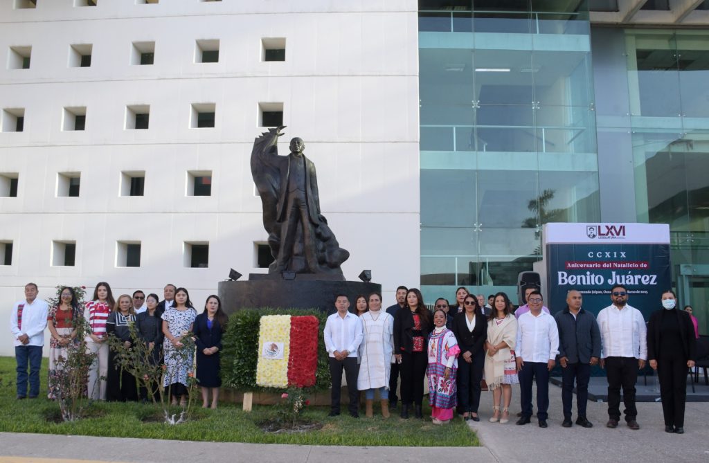 Conmemoración del Natalicio de Benito Juárez García (2)