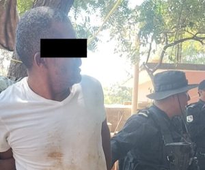 19ABR25-POLICIA-ESTATAL-DTENIDO-PINOTEPA-576x1024