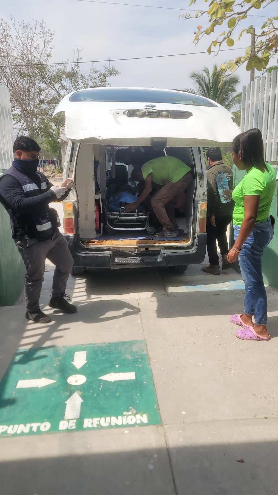 Brinda Protección Civil atención a menor atacado por cocodrilo en Pinotepa Nacional (1)