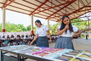 Impulsan lectura y creatividad con la Feria del Libro “Tendedero Ilustrado” en Cobao de Huaxpaltepec 3