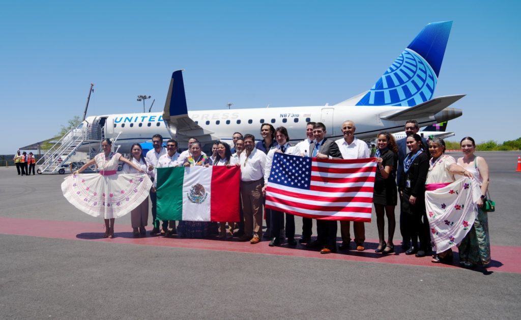 Llega primer vuelo de Houston a Puerto Escondido, un puente a la prosperidad Sectur Oaxaca (1)
