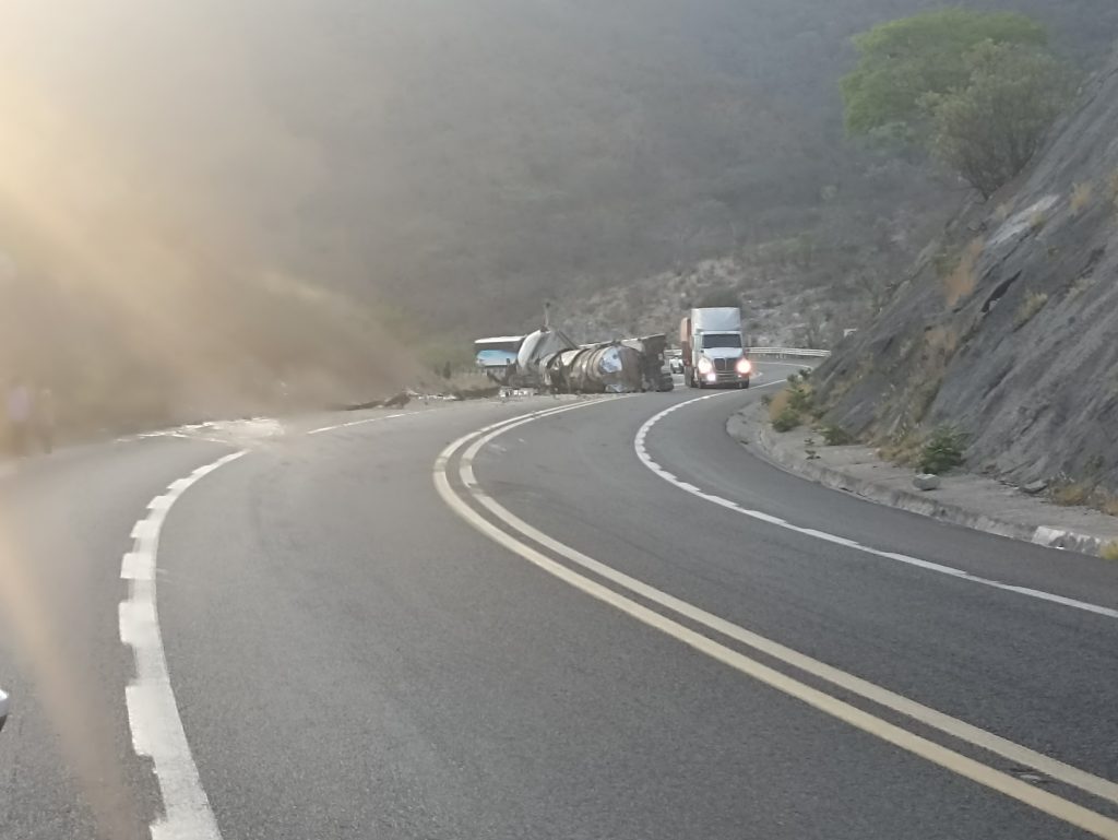Reporta Protección Civil accidente en la autopista Cuacnopalan – Oaxaca-2