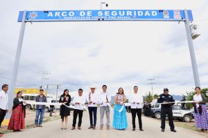1.Inaugura Salomón Jara arco de seguridad en Miahuatlán de Porfirio Diaz