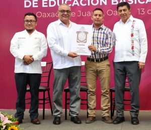 3.Entrega Salomón Jara 35 nuevas claves a instituciones de educación básica y especial