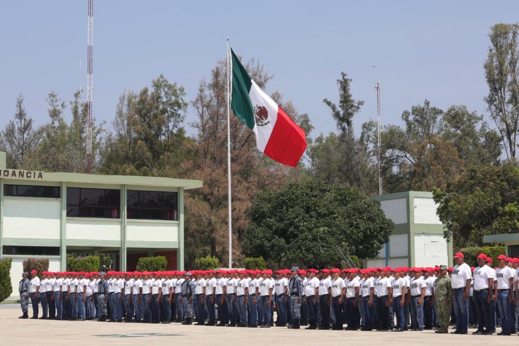 Asiste Gobernador de Oaxaca al 163 Aniversario de la Batalla de Puebla, símbolo de defensa de la patria 5