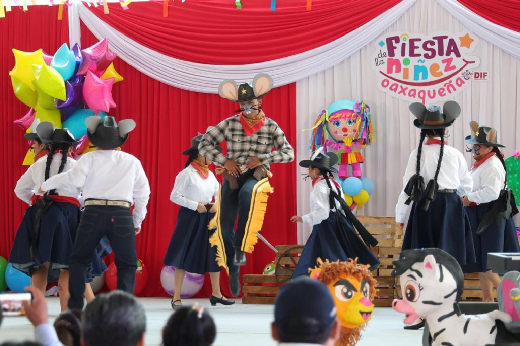 Miles de sonrisas se comparten en la Fiesta de la Niñez organizada por DIF Oaxaca 9