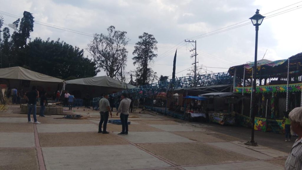 Reporta Protección Civil caída de castillo pirotécnico en San Felipe del Agua 1