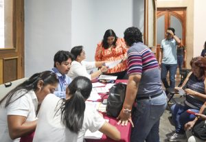 Cumple Gobierno del Estado compromiso con voceadoras y vendedoras de periódicos en Oaxaca-1