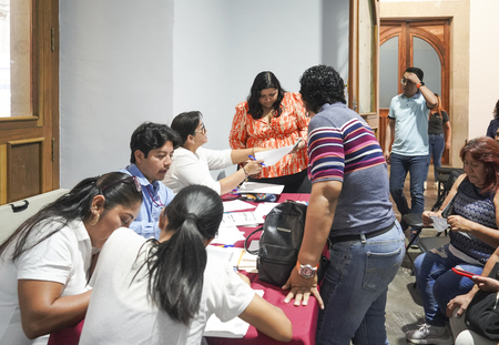 Cumple Gobierno del Estado compromiso con voceadoras y vendedoras de periódicos en Oaxaca-1