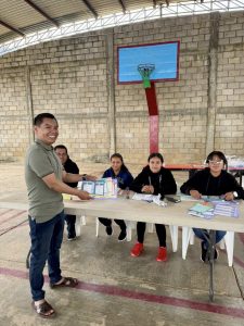 Diputado Benjamín Viveros emite su voto_2