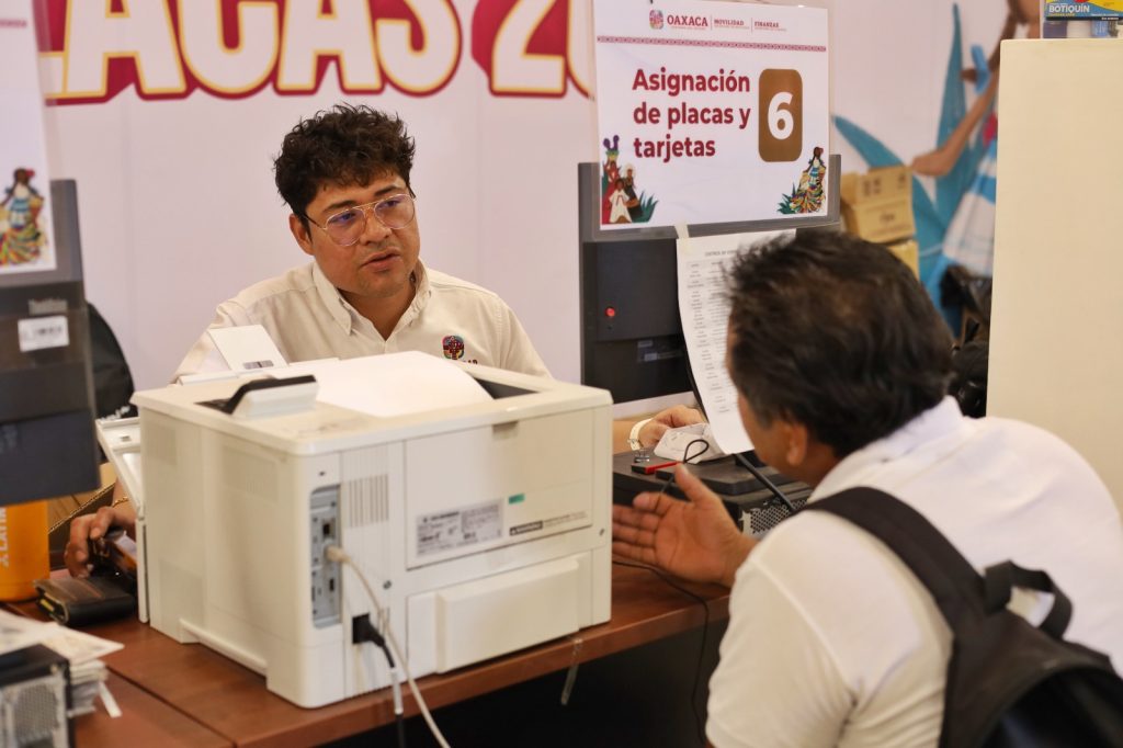 En Oaxaca sí hay placas Semovi