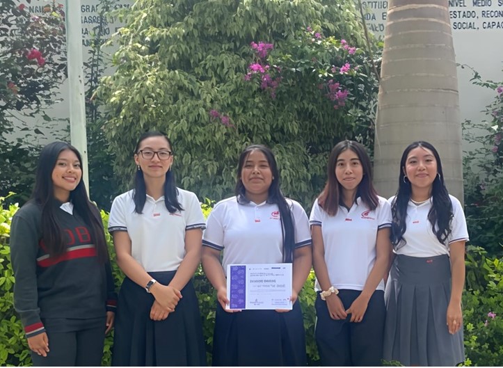 Reciben alumnas del Cobao Certificación Profesional en Soportes Tecnológicos 1 (1)