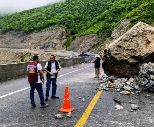 Sin interrupciones, continúan trabajos para rehabilitación del paso en autopista Mitla-Tehuantepec Sego 3