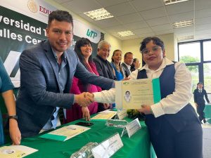 UTVCO entrega títulos profesionales a más de 200 egresadas y egresados-2