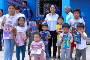 Visita Irma Bolaños agencias mixtecas para cuidar de sus familias-4
