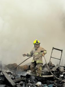 6. Controlan Bomberos de Oaxaca incendio en basurero clandestino en San Francisco Lachigoló