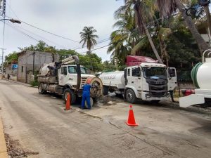 Da Ceabien mantenimiento al sistema de drenaje sanitario con equipo especializado en Santa María Colotepec-2