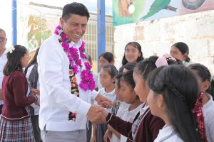 Refuerza Gobierno de Oaxaca la infraestructura educativa de San Juan Bautista Guelache (1)