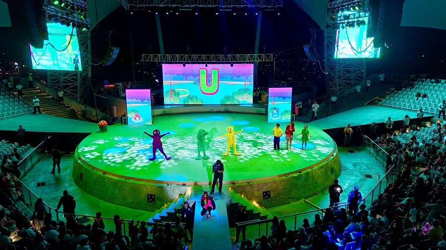 Un éxito, el show musical de la “Gallina Pintadita” en el Auditorio Guelaguetza 2