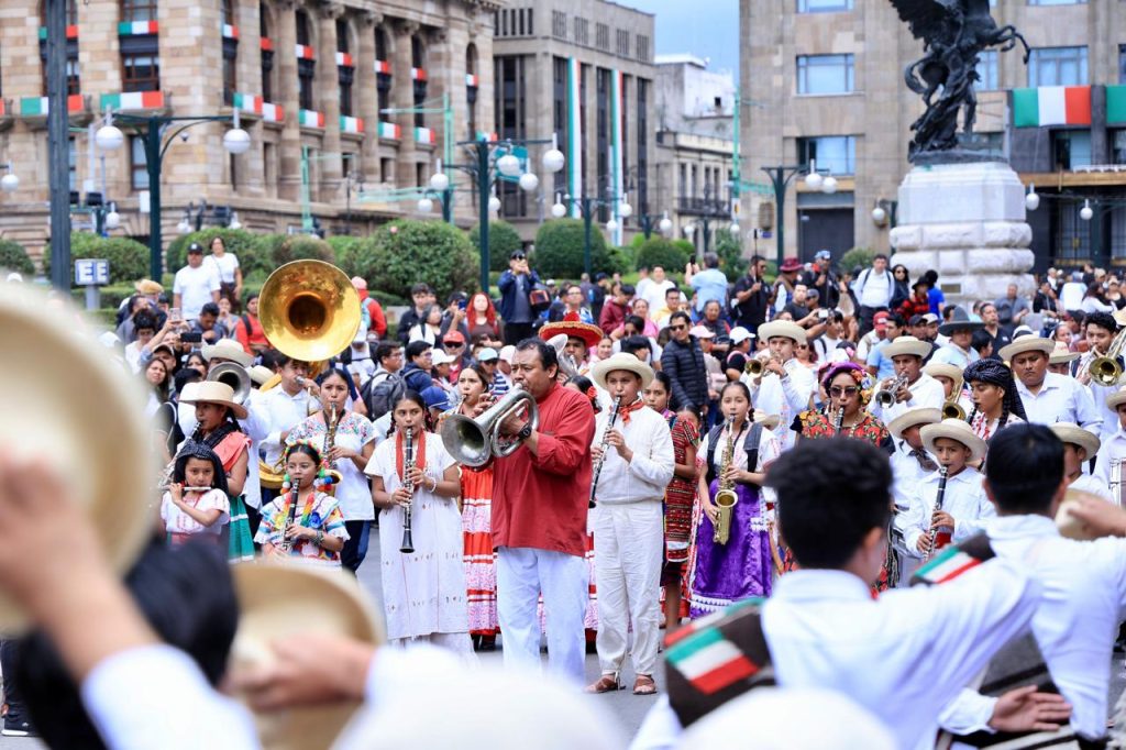 Con calenda, Oaxaca celebra la llegada de un mixteco a la SCJN-7