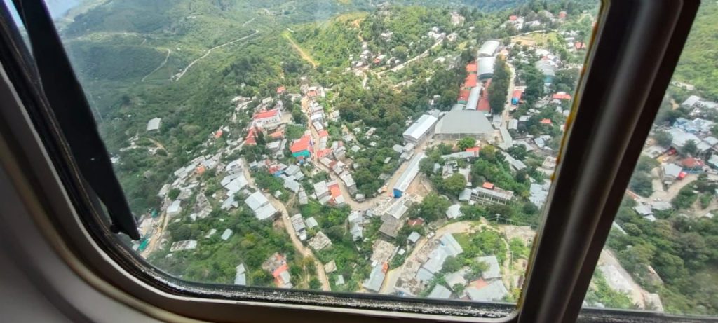 Despliega Gabinete de Seguridad operativos aéreos en la Sierra Sur para reforzar la vigilancia y búsqueda de persona desaparecida (1)