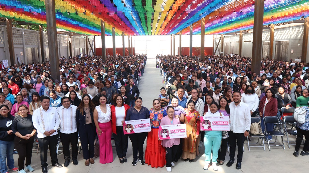 Entrega Sebienti más de mil 800 créditos a la palabra Mujer Primavera (1)