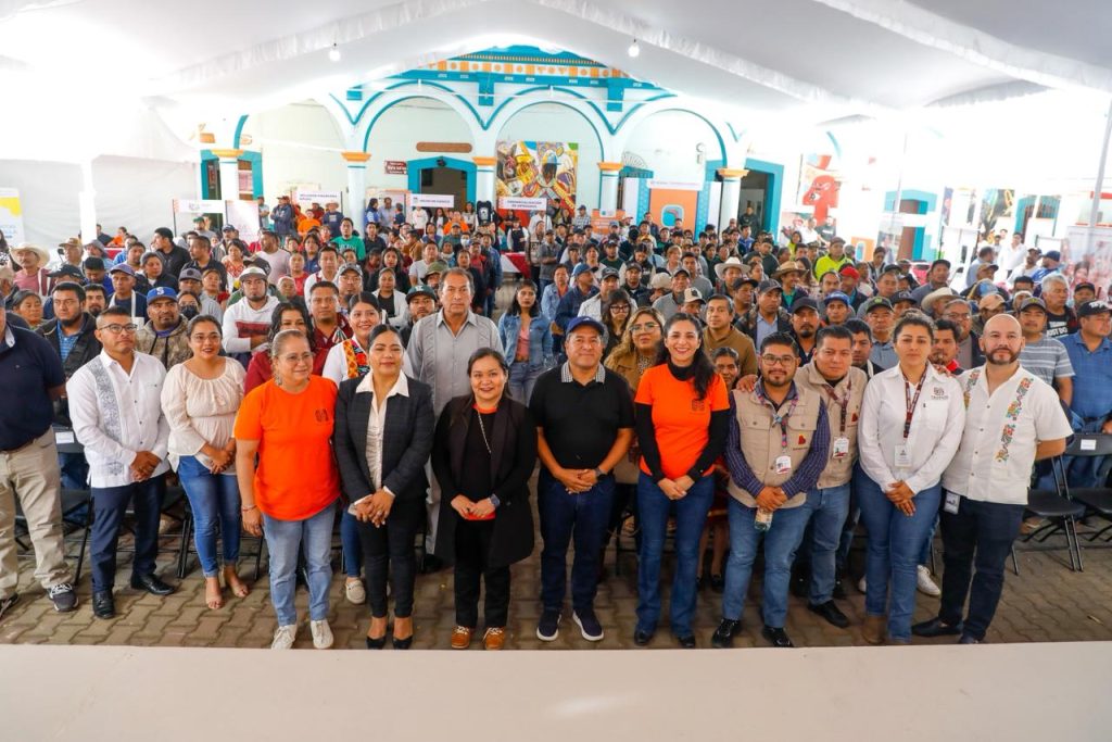 Lleva Foro “Oaxaca Impulsa 2025” servicios a Santiago Juxtlahuaca para impulsar la economía local (2)