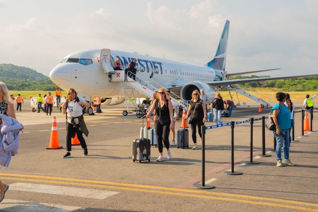 Más de 82 mil asientos disponibles para la temporada invernal de vuelos 2025-2026 en Huatulco (2)