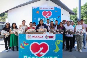 Aporta Coordinación de Comunicación Social cobijas a la colecta Abrigando Corazones 2025 1
