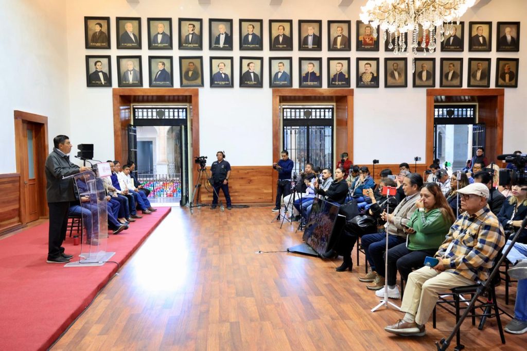 GOBERNADOR-CONFERENCIA-2