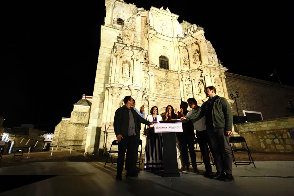 Gobierno de Oaxaca e Iberdrola México encienden nueva iluminación de la Basílica de la Soledad-3